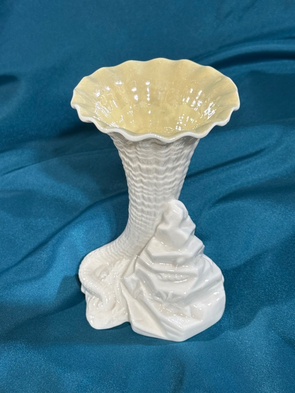 Vtg Belleek Irish Porcelain Rock Spill Cornucopia Vase 6th Mark Green 1965-1980